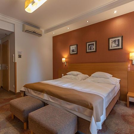 City Hotel Miskolc Eksteriør bilde