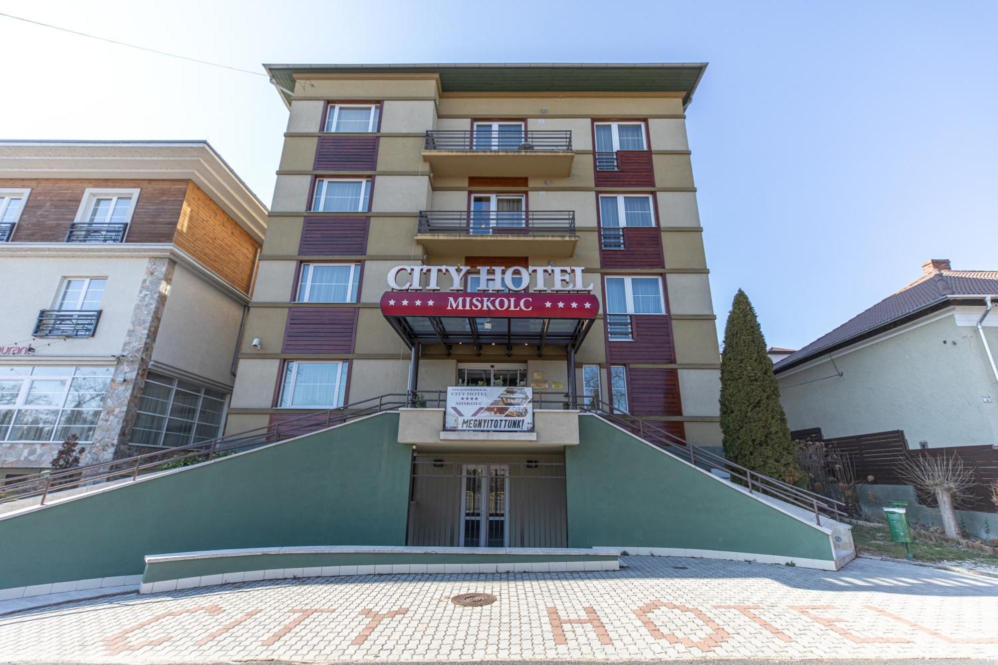 City Hotel Miskolc Eksteriør bilde